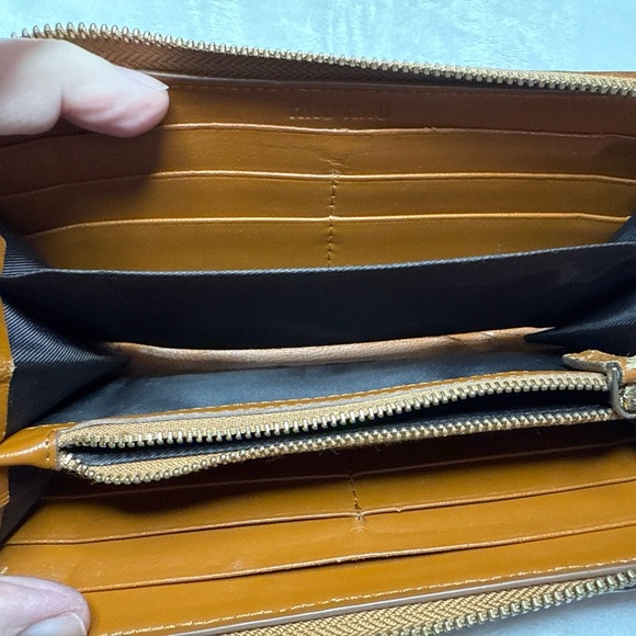 MIU MIU Matilasse Long Zip-Around Wallet - Pre-Owned Camel Brown Color - Picture 6 of 9